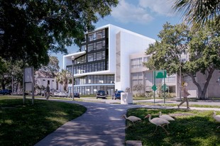 Mirror Lake Apartments in St. Petersburg, FL - Building Photo