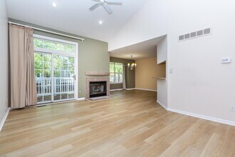 1093 Fairways Blvd in Troy, MI - Building Photo - Building Photo