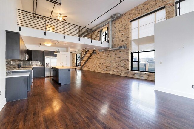 property at 411 Brazos St