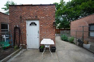 67-76 Dartmouth St in Queens, NY - Building Photo - Building Photo