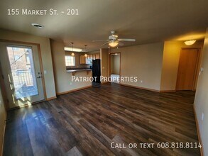 155 Market St-Unit -201 in Sun Prairie, WI - Foto de edificio - Building Photo