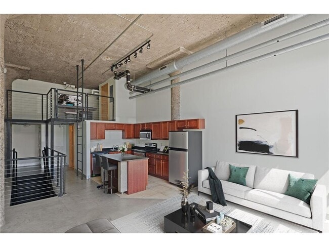 property at 521 S 7th St