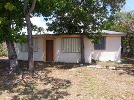 231 SW 7th Ct in Deerfield Beach, FL - Building Photo
