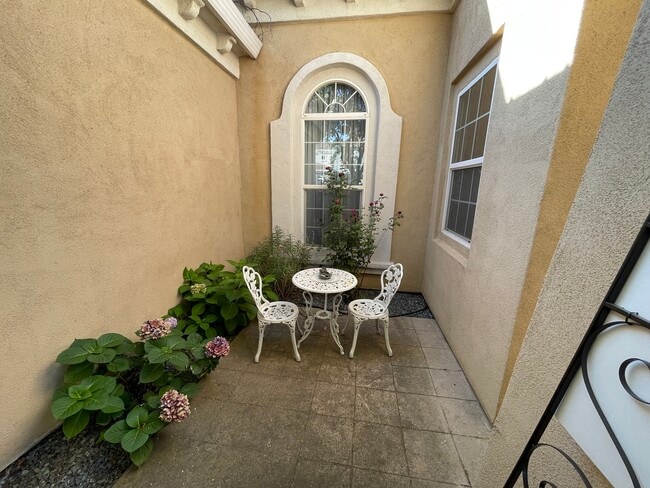 8024 Halesworth Dr in Roseville, CA - Building Photo - Building Photo