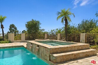 1915 Carla Ridge in Beverly Hills, CA - Building Photo - Building Photo