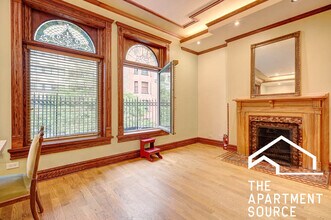 33 E Division St in Chicago, IL - Building Photo - Building Photo