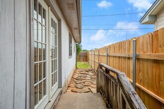 2624 Gwendolyn Ln in Austin, TX - Building Photo - Building Photo
