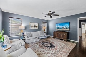 2010 Elmwood Blvd in Dallas, TX - Building Photo - Building Photo