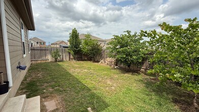 260 Sage Derby Dr in Hutto, TX - Building Photo - Building Photo