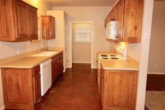 946 E 3rd St in Weatherford, TX - Building Photo - Building Photo