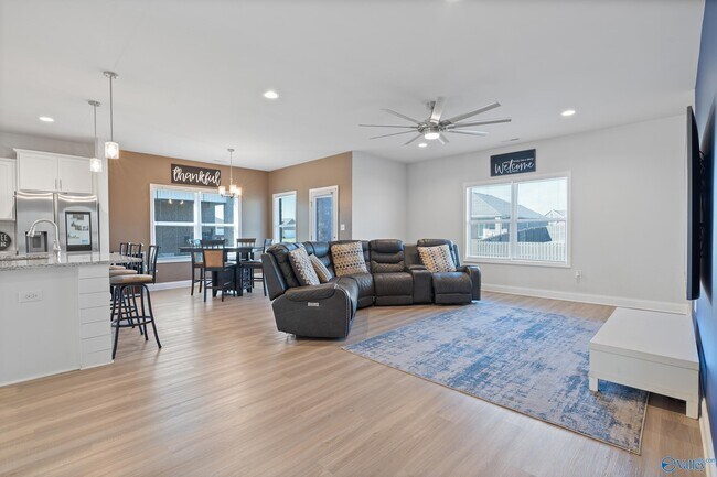 111 Heritage Lakes Blvd in New Market, AL - Foto de edificio - Building Photo