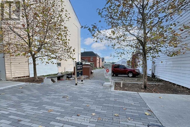 286 Talbot St in St Thomas, ON - Building Photo - Building Photo