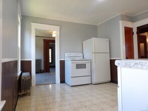 172 Woodland St in Bristol, CT - Building Photo - Building Photo