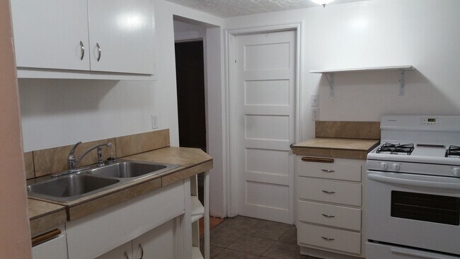 property at 992 S 500 W, Downstairs B