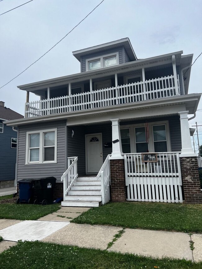 1701 Edgewood Ave in Racine, WI - Building Photo - Building Photo