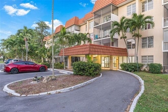 4166 Inverrary Dr in Lauderhill, FL - Building Photo - Building Photo