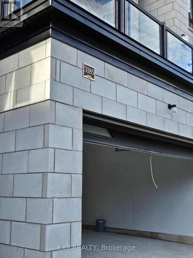 3185 Sixth Line in Oakville, ON - Building Photo - Building Photo