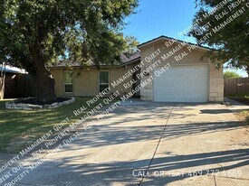 802 Netherland Dr in Arlington, TX - Building Photo