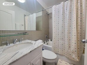 344 E 51st St in New York, NY - Building Photo - Building Photo