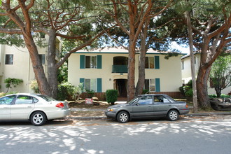 564 Chestnut in San Carlos, CA - Building Photo - Building Photo