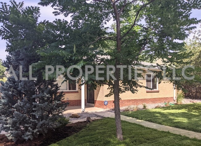 1215 Cherry St in Denver, CO - Building Photo - Building Photo