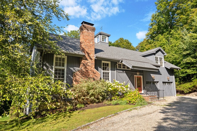 84 Gunn Hill Rd in Washington, CT - Building Photo - Building Photo