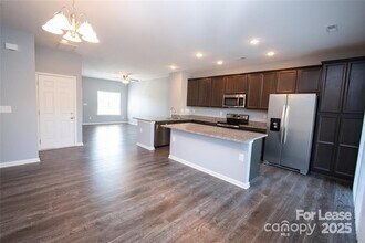 5524 John McDowell Pl in Charlotte, NC - Building Photo - Building Photo