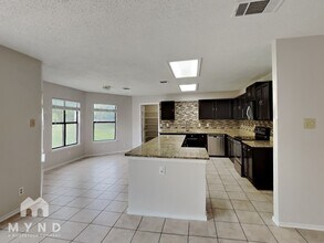 2802 Redrock Trail in San Antonio, TX - Foto de edificio - Building Photo