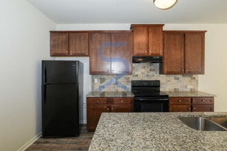 1545 Iris Walk in Jonesboro, GA - Foto de edificio - Building Photo