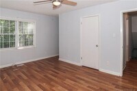 1302 Kienast Dr photo'