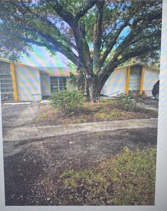 5890 NW 20th St in Lauderhill, FL - Building Photo - Building Photo