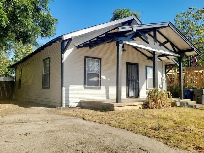property at 2605 Warren Ave
