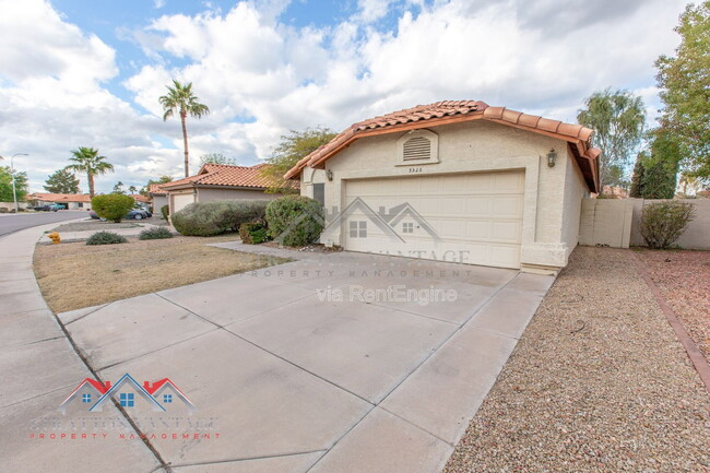3320 W Golden Ln in Chandler, AZ - Building Photo - Building Photo