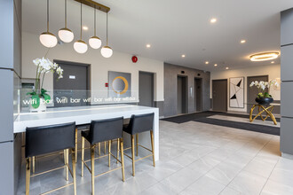 Tower Hill in Edmonton, AB - Building Photo - Lobby