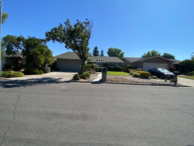 property at 8296 N Raisina Ave