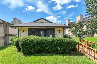 Northview Apartment Homes in Nacogdoches, TX - Foto de edificio - Building Photo