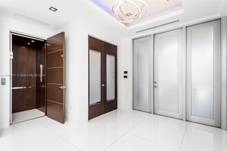 300 Royal Plaza Dr in Fort Lauderdale, FL - Foto de edificio - Building Photo