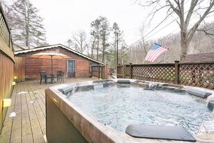 72 Faulkner Rd in Elkins, WV - Building Photo