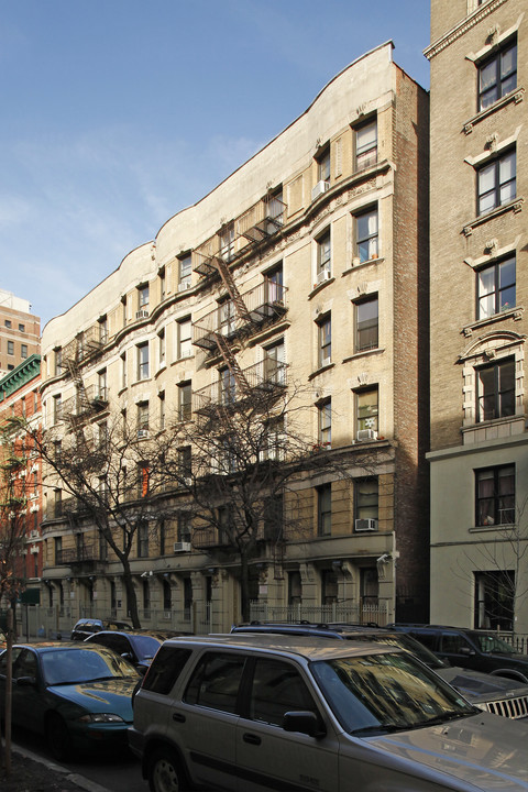 7-9 W 108th St in New York, NY - Building Photo