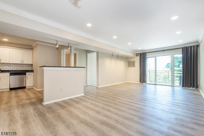 61 Mt Kemble Ave-Unit -101 in Morristown, NJ - Building Photo - Building Photo