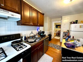 9 Radnor Rd in Boston, MA - Building Photo