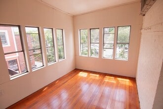 1805 Beacon St, Unit 3 in Brookline, MA - Foto de edificio - Building Photo