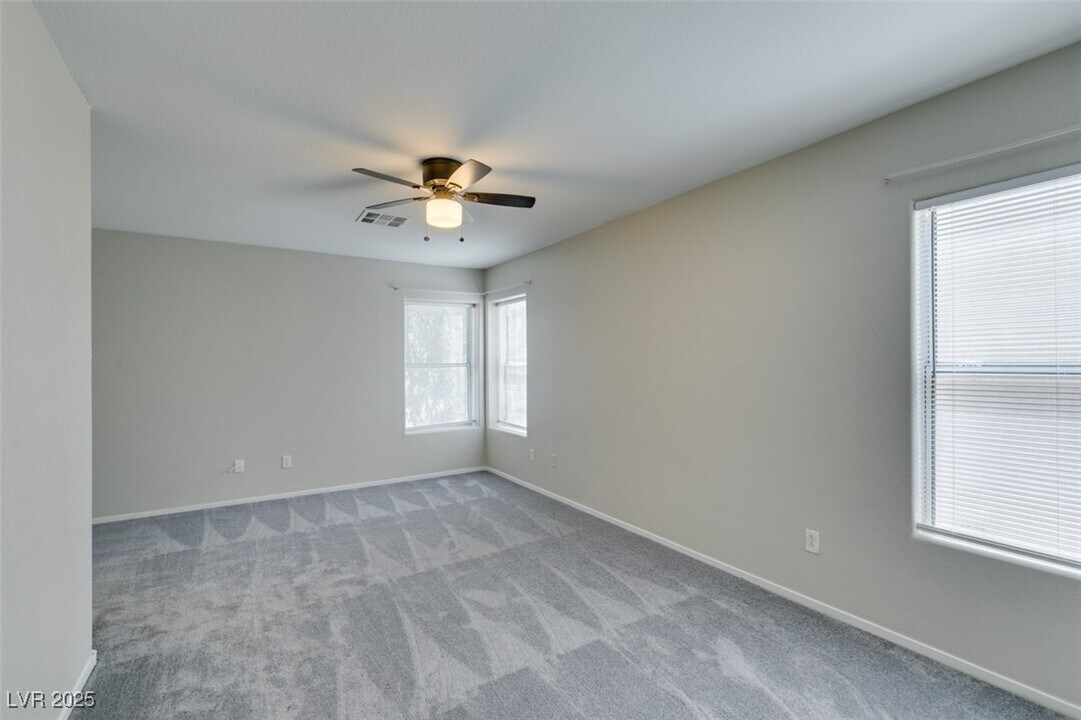 3340 Cheyenne Gardens Way in North Las Vegas, NV - Foto de edificio
