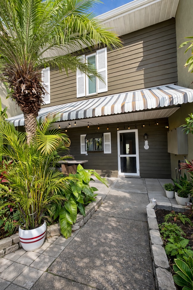 property at 727 N Himes Ave