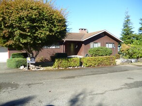 539 13th Ave-Unit -539 in Coos Bay, OR - Building Photo - Building Photo