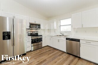 50 Queen Ct in Lehigh Acres, FL - Building Photo - Building Photo