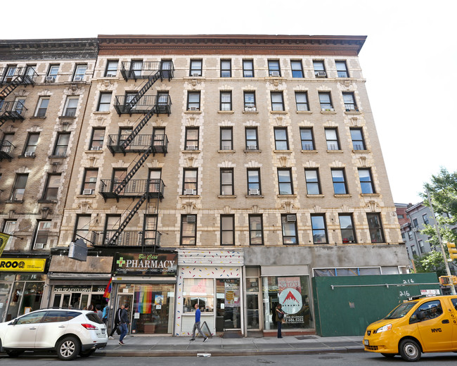 216-222 Eighth Ave in New York, NY - Building Photo - Building Photo