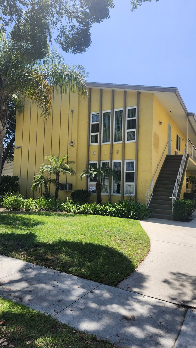 312 E Dryden St, Unit Dryden in Glendale, CA - Building Photo - Building Photo