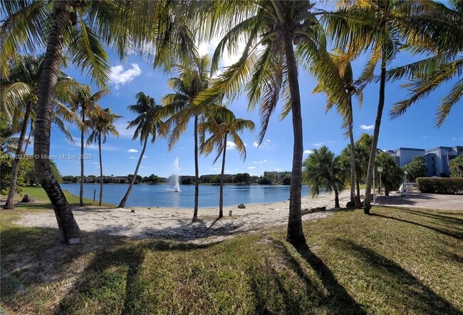 9371 Fontainebleau Blvd in Miami, FL - Building Photo - Building Photo