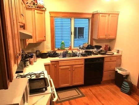 258 Boston Ave in Medford, MA - Building Photo - Building Photo